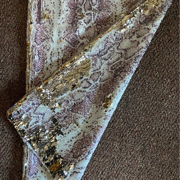 LE Superbe Pencil Skirt In Snakeskin Design And Gold Sequins. C’est Magnifique! - Picture 4 of 6